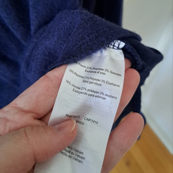 Motherhood Maternity Blue V-neck Shirt Size Medium - Picture 5 of 9